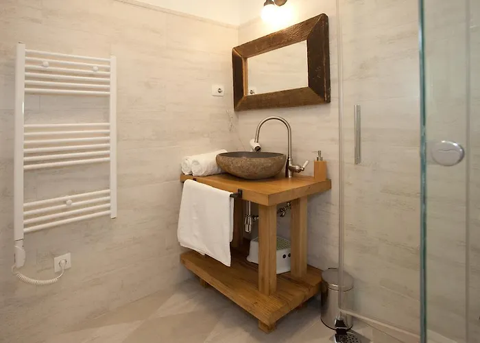 Central Chic And Cozy *