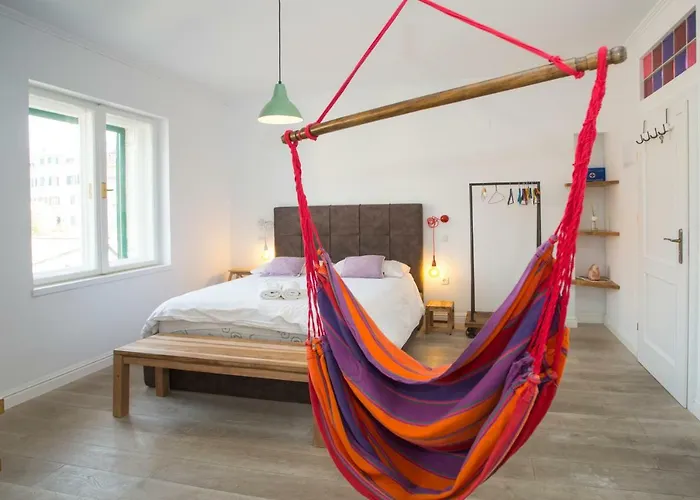 Central Chic And Cozy