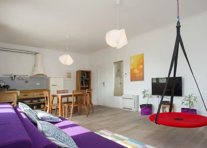 Central Chic And Cozy *